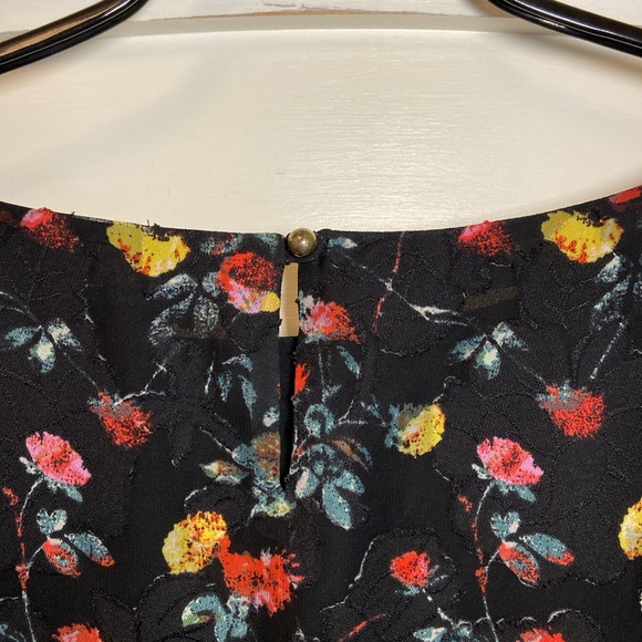 Club Monaco Taisie Bell-Sleeve Floral Blouse - Picture 7 of 11